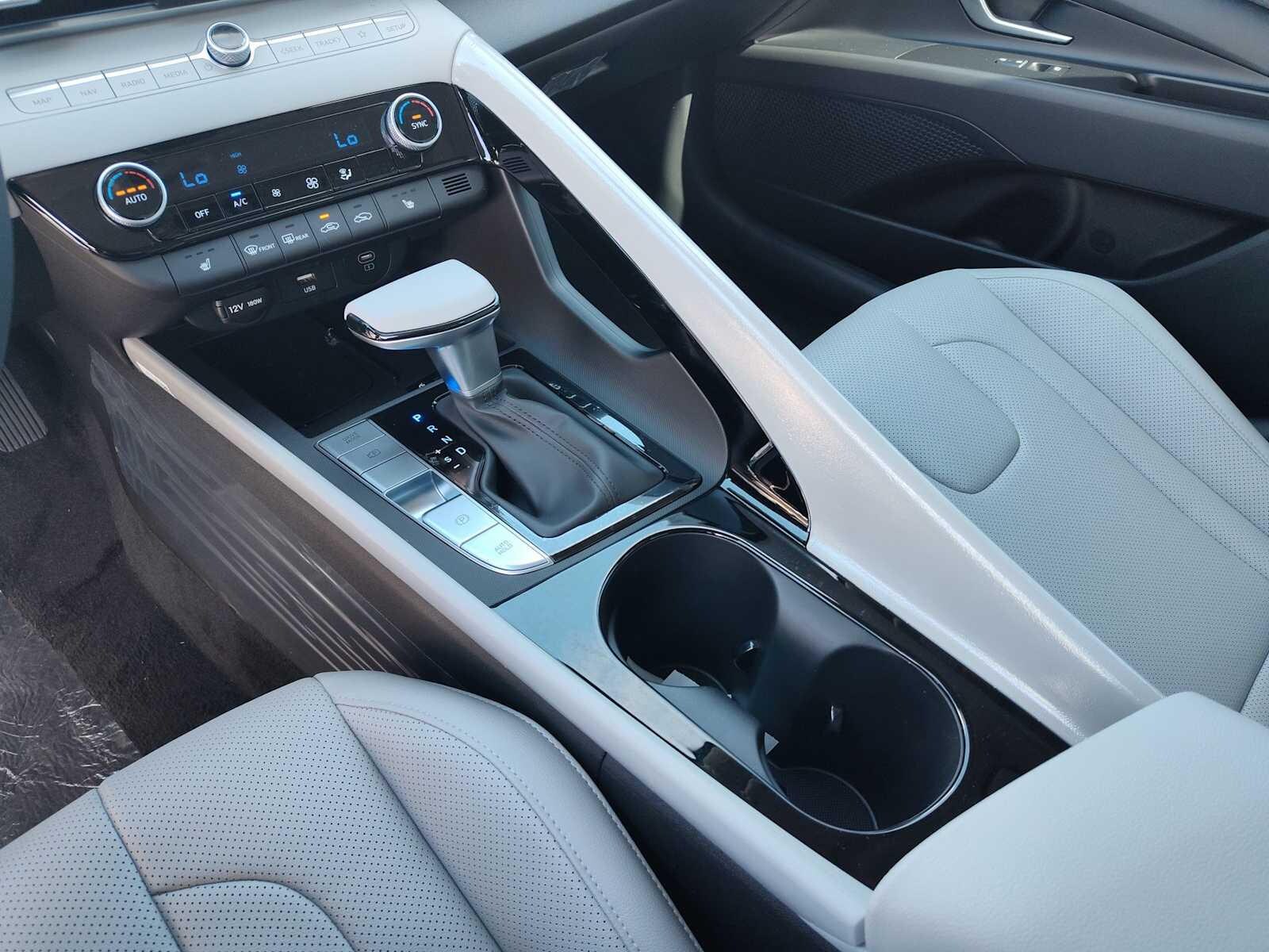 Thumbnail: 2025 Hyundai Elantra - 23