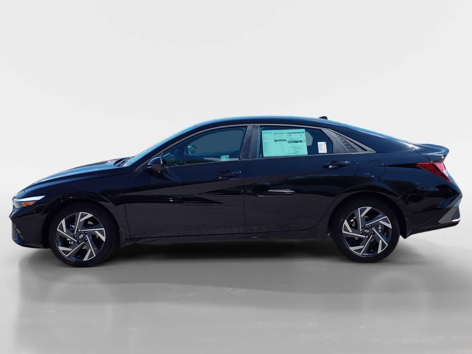 2025 Hyundai Elantra SEL Sport photo 2