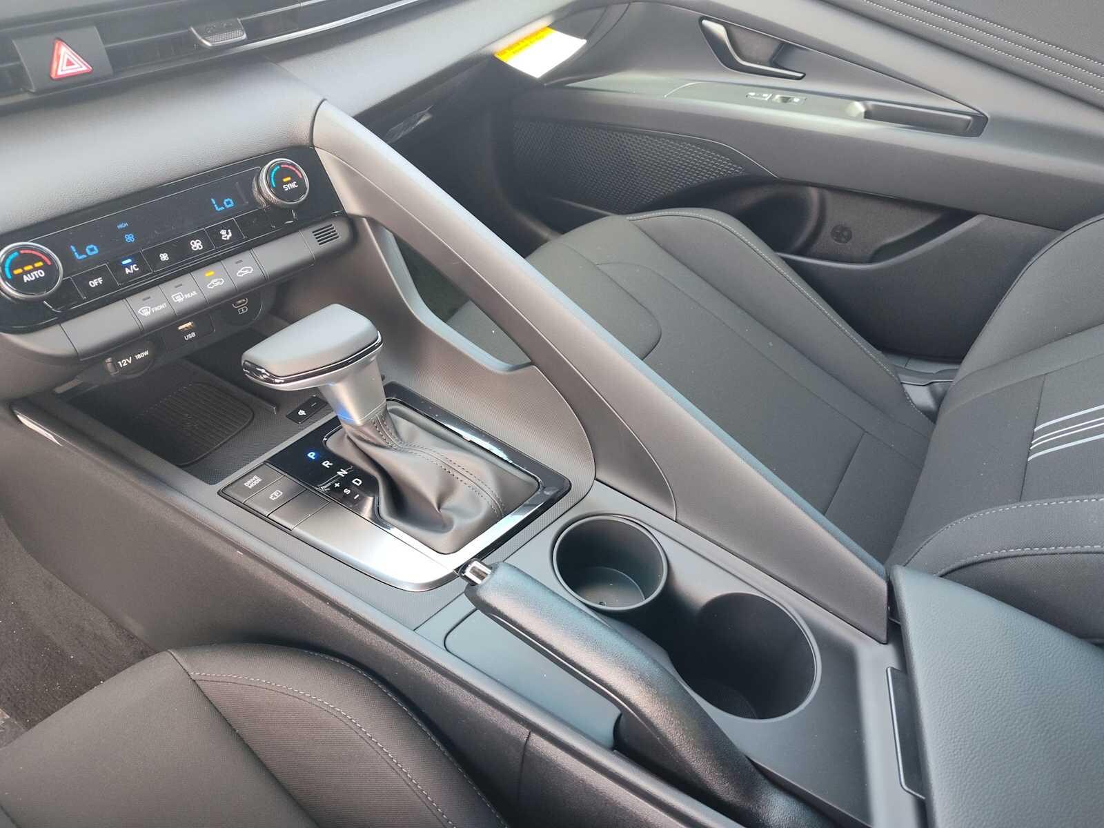 Thumbnail: 2025 Hyundai Elantra - 25