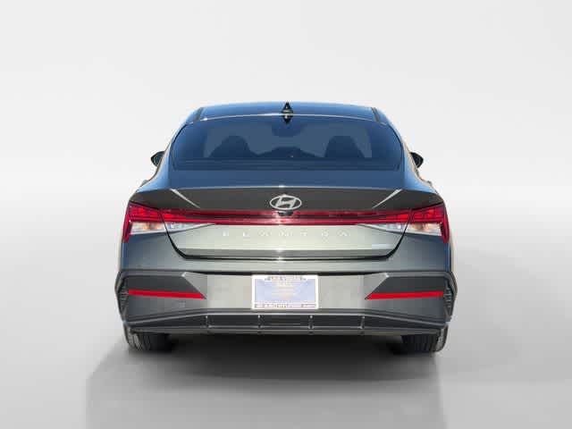 Thumbnail: 2024 Hyundai Elantra - 4