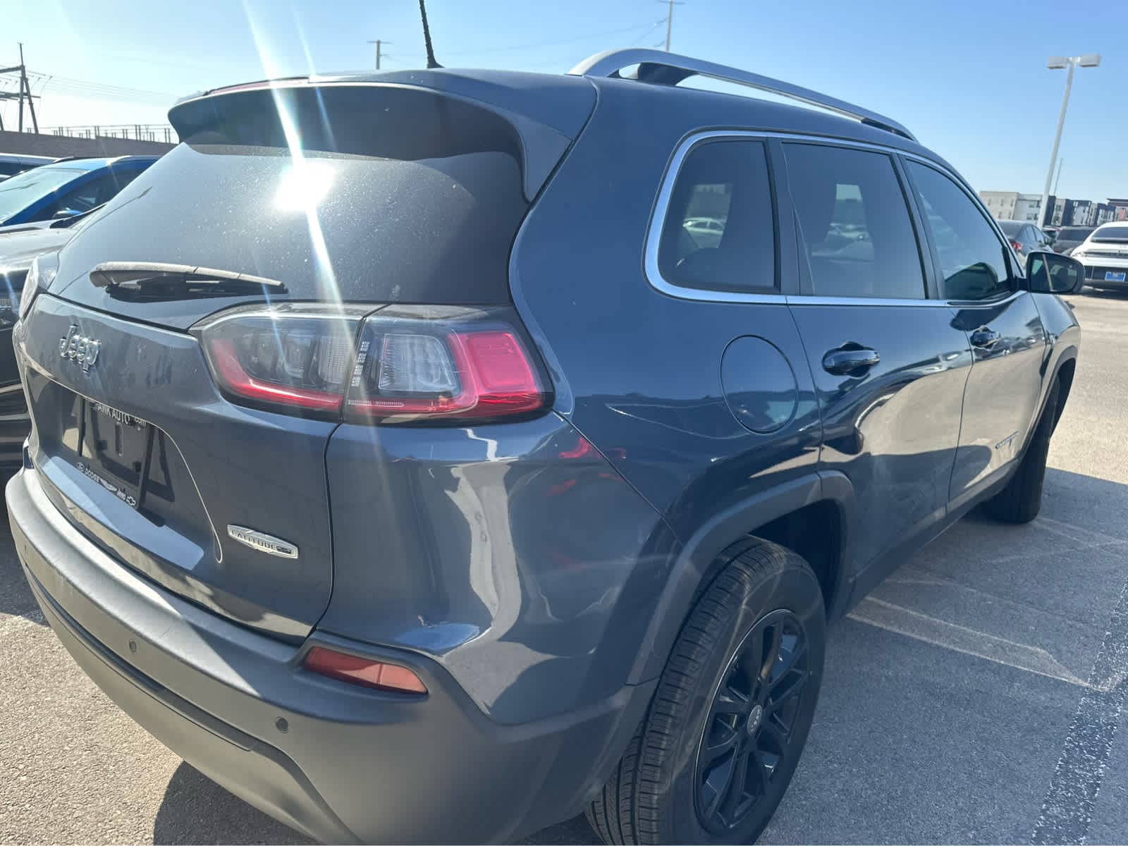 Thumbnail: 2020 Jeep Cherokee - 16
