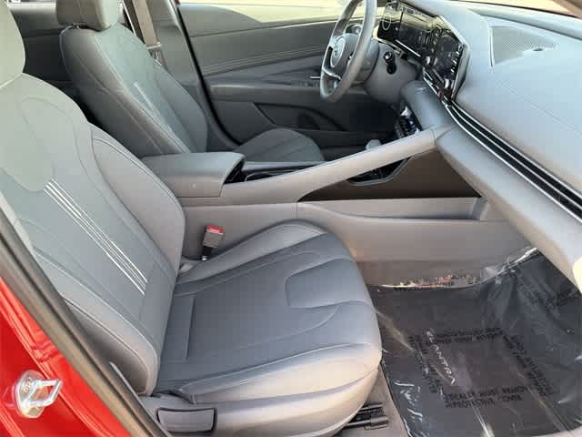 Thumbnail: 2022 Hyundai Elantra - 18