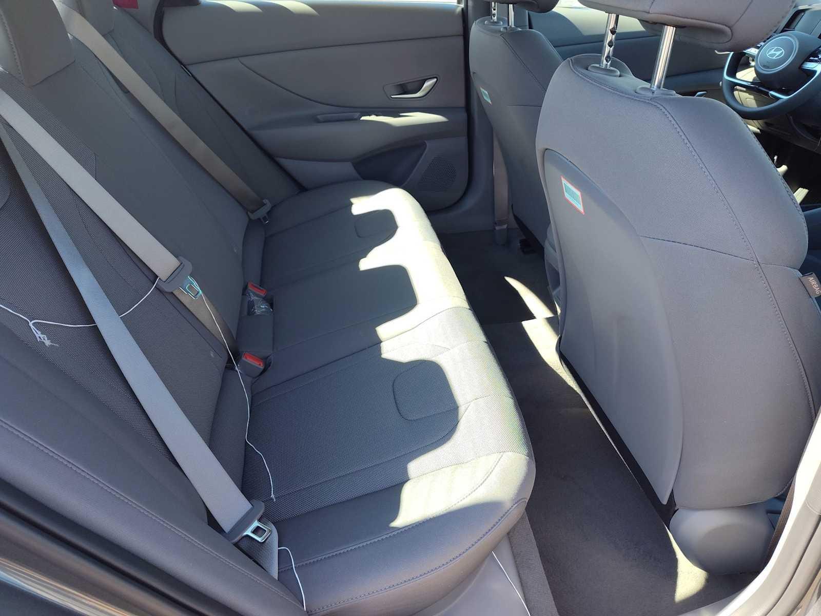 Thumbnail: 2025 Hyundai Elantra - 17