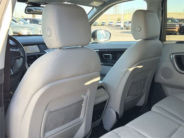 Thumbnail: 2016 Land Rover Discovery Sport - 19