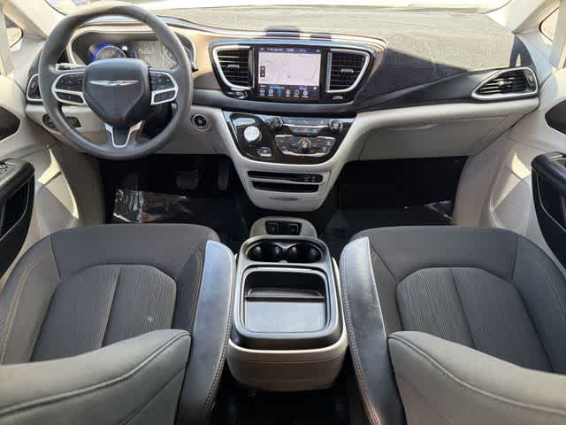 Thumbnail: 2018 Chrysler Pacifica - 13