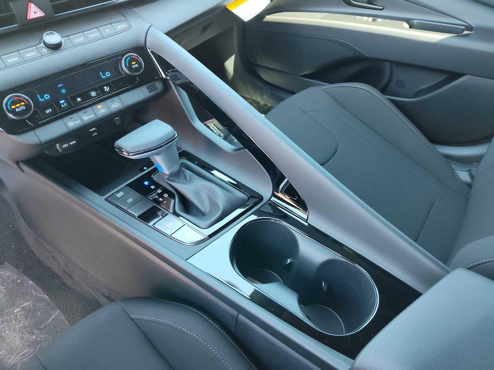 Thumbnail: 2025 Hyundai Elantra - 24