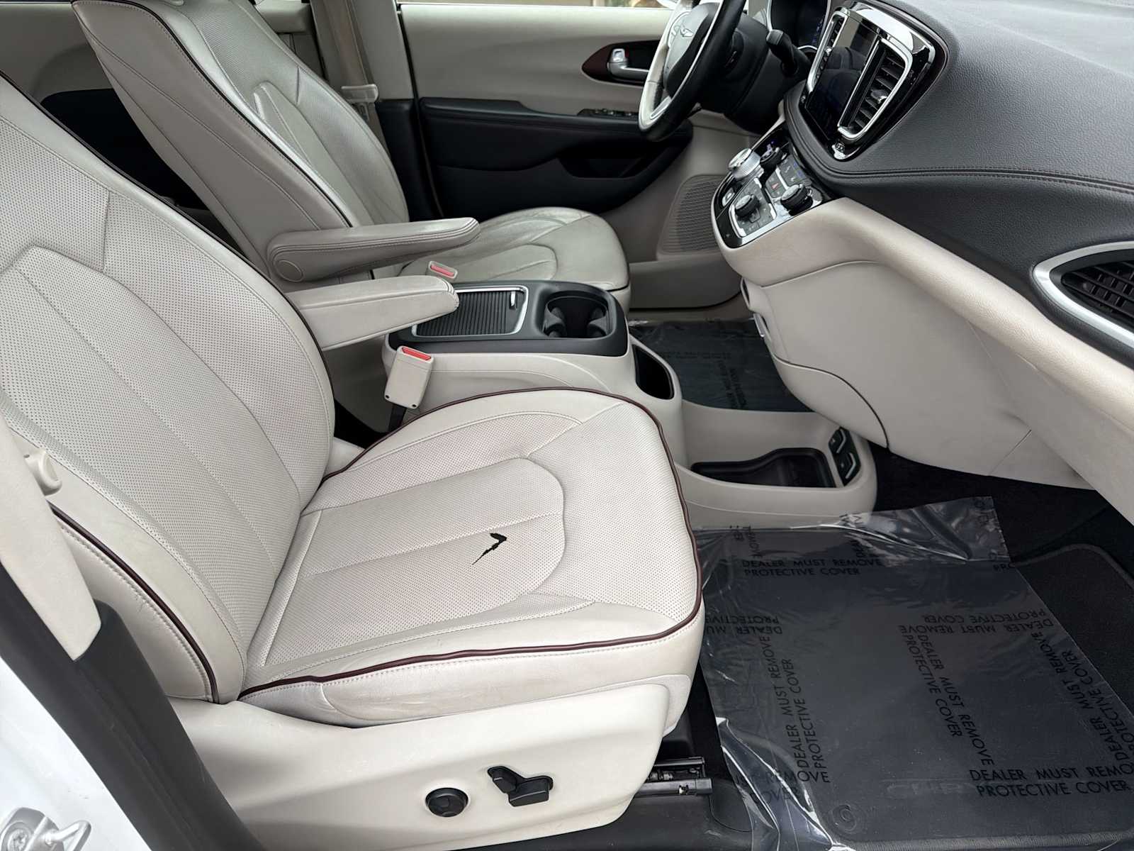 Thumbnail: 2017 Chrysler Pacifica - 24