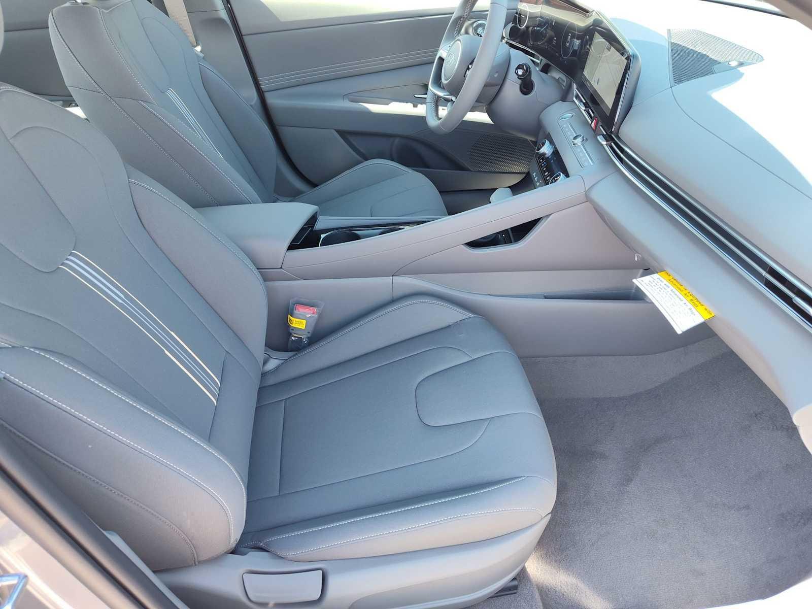 Thumbnail: 2025 Hyundai Elantra - 18