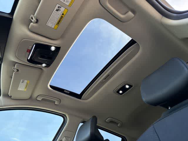 Thumbnail: 2023 Kia Niro - 16