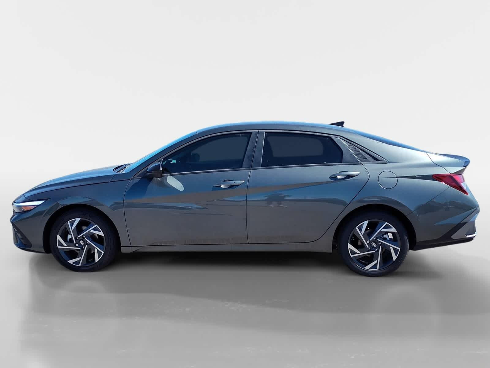 2025 Hyundai Elantra SEL Sport photo 2