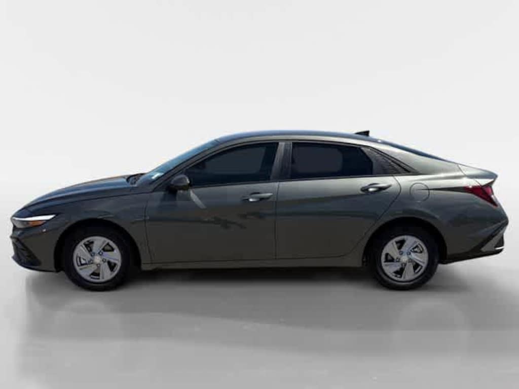 New 2026 Hyundai Elantra SE Sedan