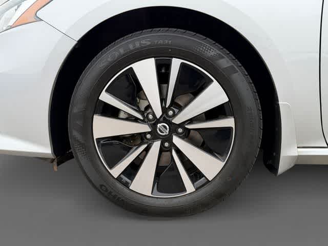 Thumbnail: 2022 Nissan Altima - 9