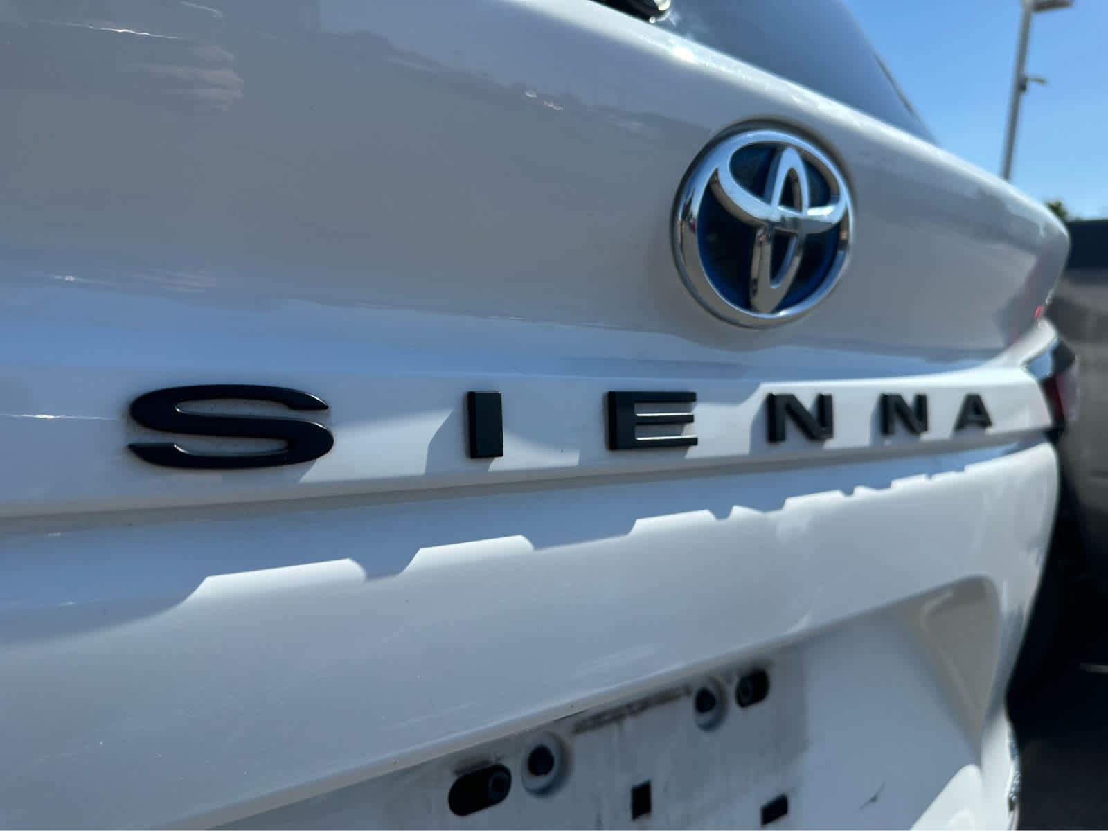 2022 Toyota Sienna LE 16