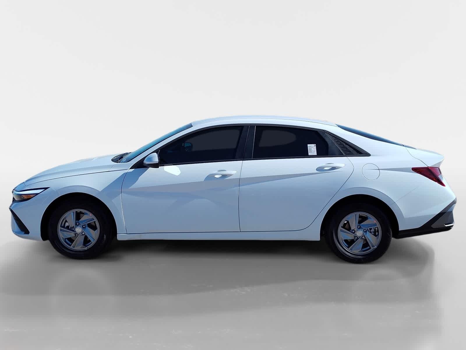 2026 Hyundai Elantra SE photo 2
