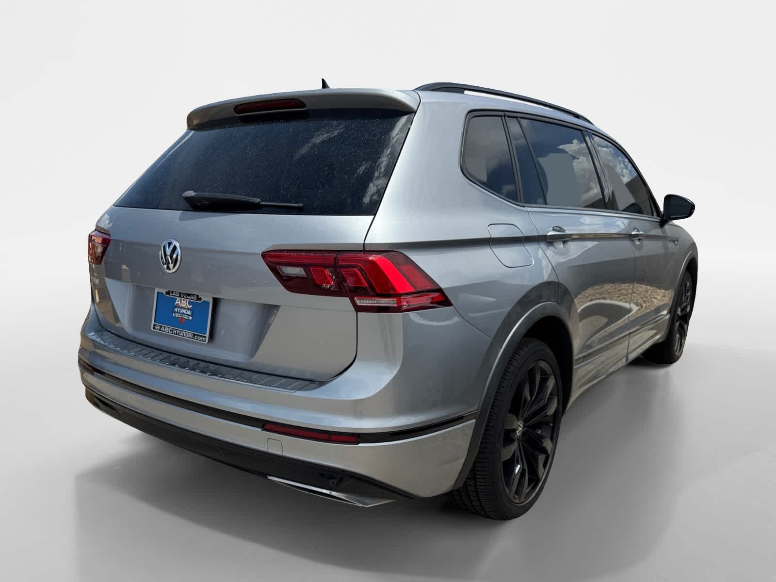 Thumbnail: 2021 Volkswagen Tiguan - 3