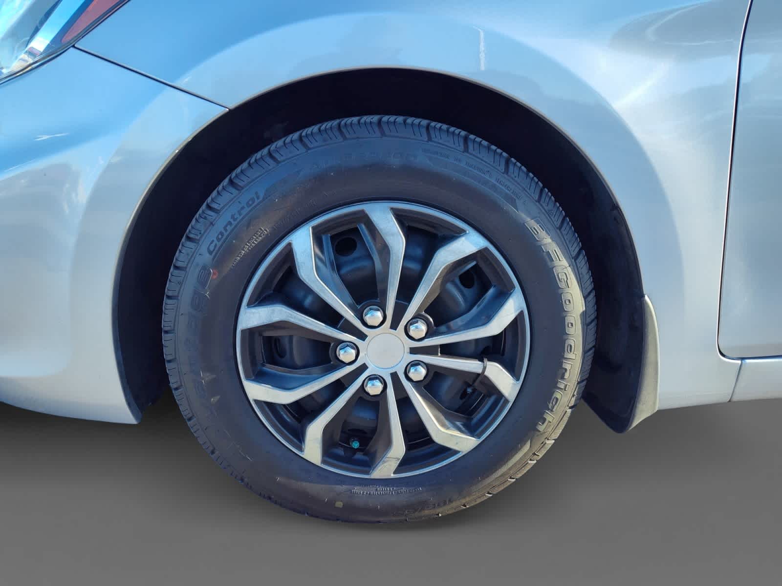 Thumbnail: 2017 Hyundai Accent - 9