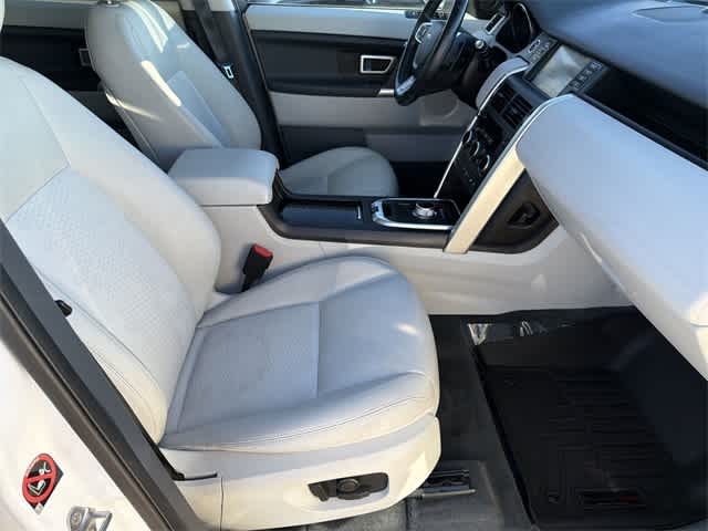 Thumbnail: 2016 Land Rover Discovery Sport - 21