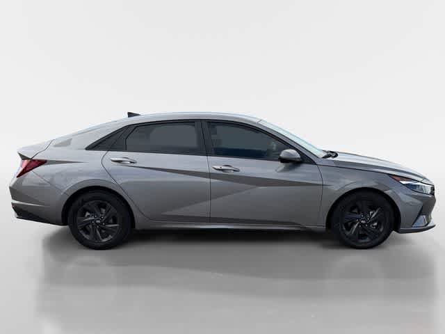 Thumbnail: 2022 Hyundai Elantra - 6