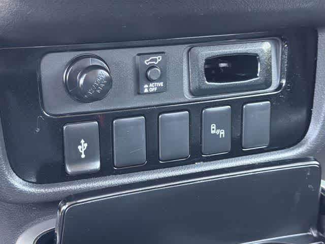 Thumbnail: 2019 Mitsubishi Outlander - 23