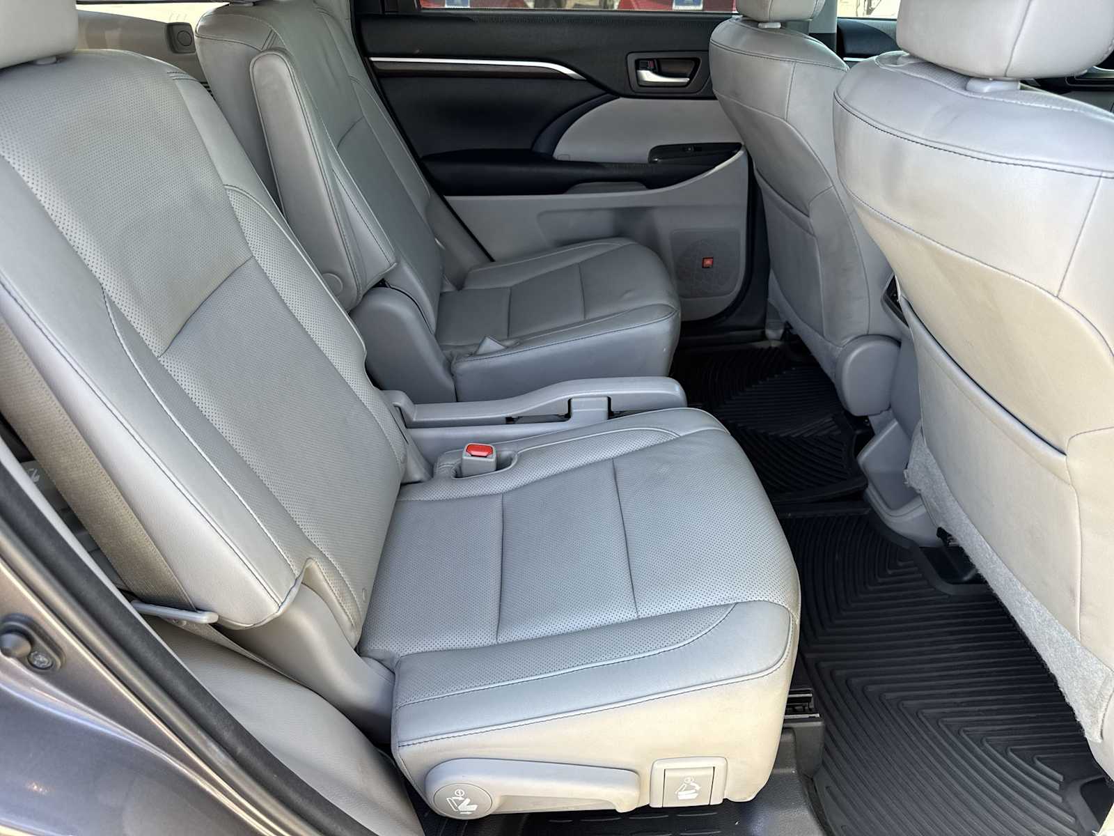 Thumbnail: 2016 Toyota Highlander - 19