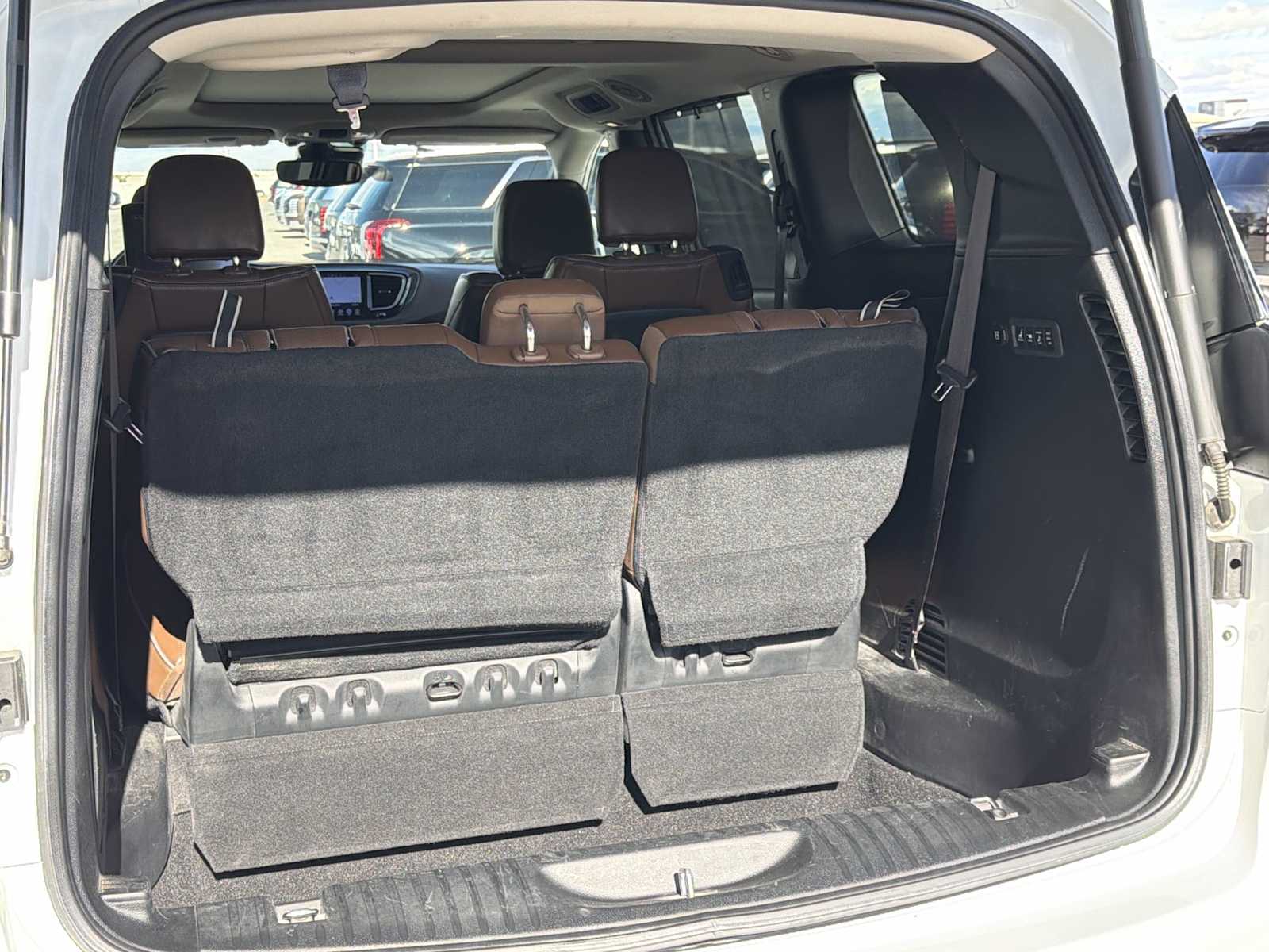 Thumbnail: 2017 Chrysler Pacifica - 28