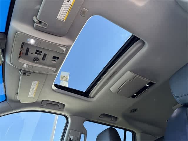 Thumbnail: 2019 Cadillac Escalade - 17