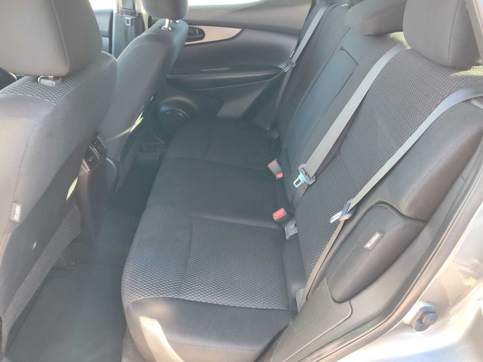 Thumbnail: 2020 Nissan Rogue Sport - 14