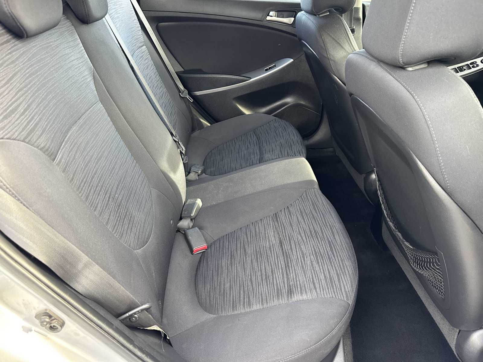 2016 Hyundai Accent SE 16