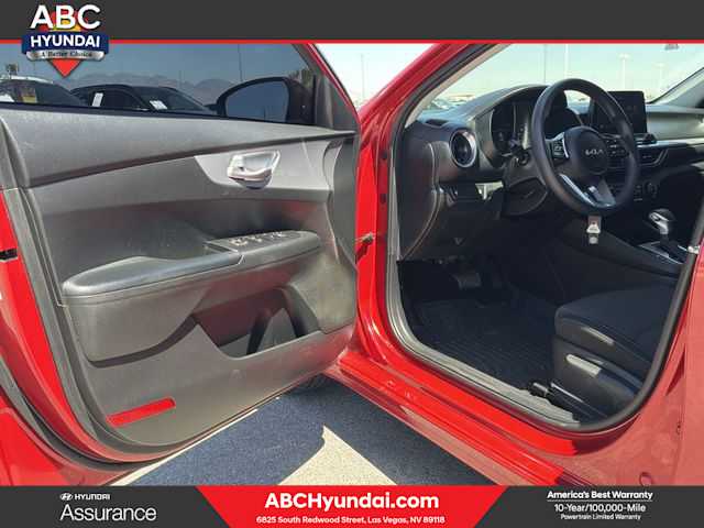 2023 Kia Forte LXS AT's photo