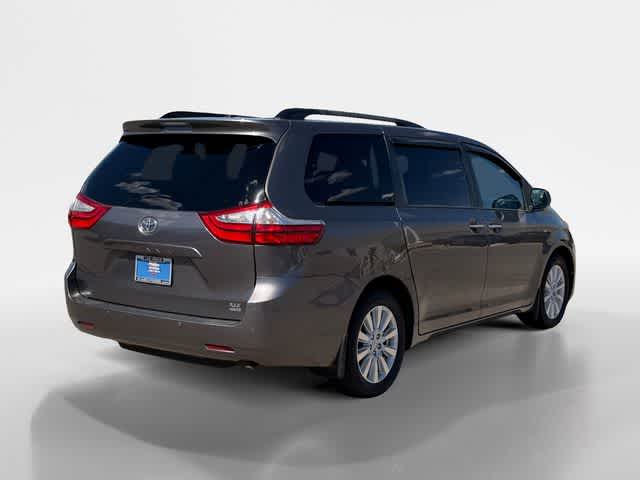 Thumbnail: 2017 Toyota Sienna - 5