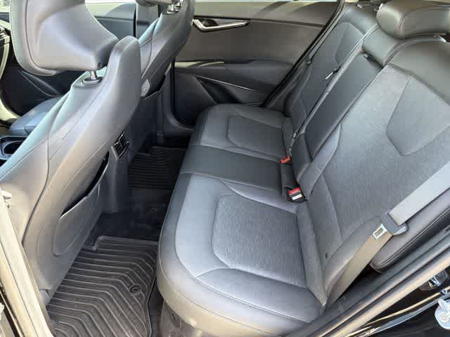 Thumbnail: 2023 Kia Niro - 17