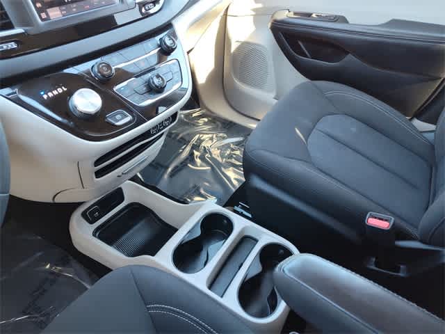 Thumbnail: 2023 Chrysler Voyager - 23