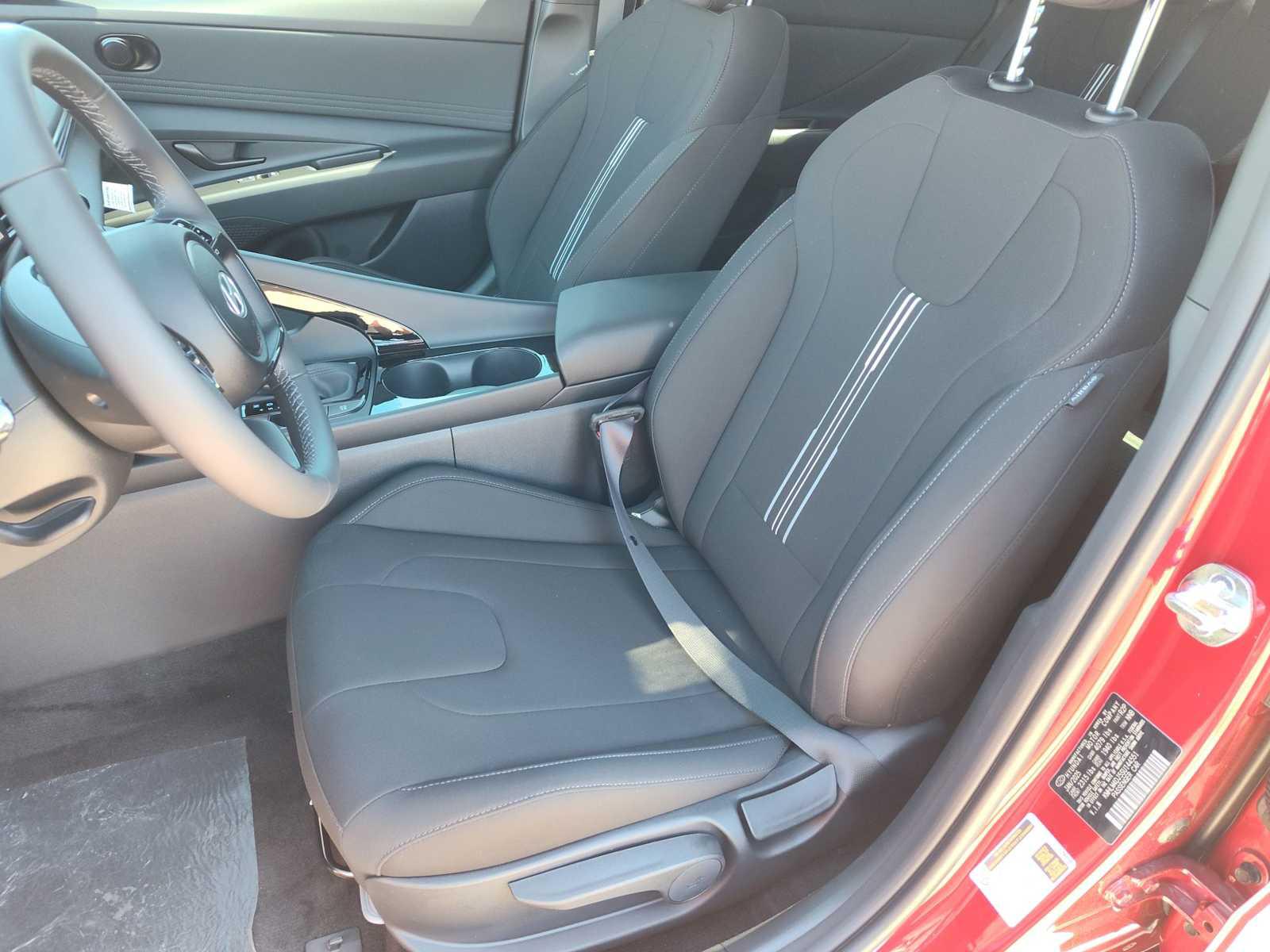 Thumbnail: 2025 Hyundai Elantra - 13