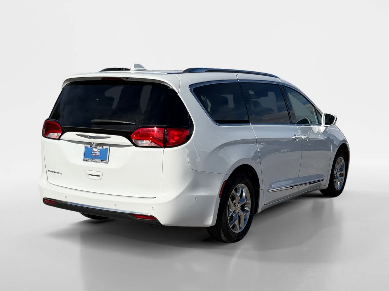 Thumbnail: 2017 Chrysler Pacifica - 5