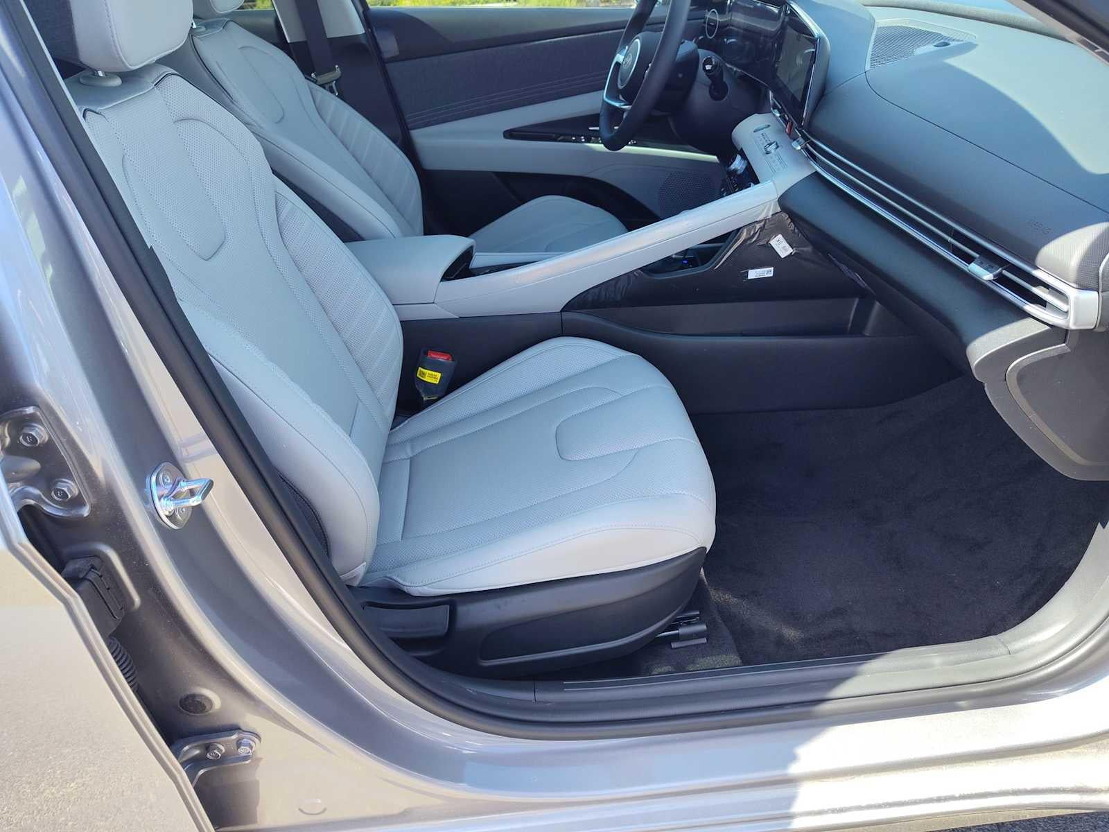 Thumbnail: 2025 Hyundai Elantra - 17