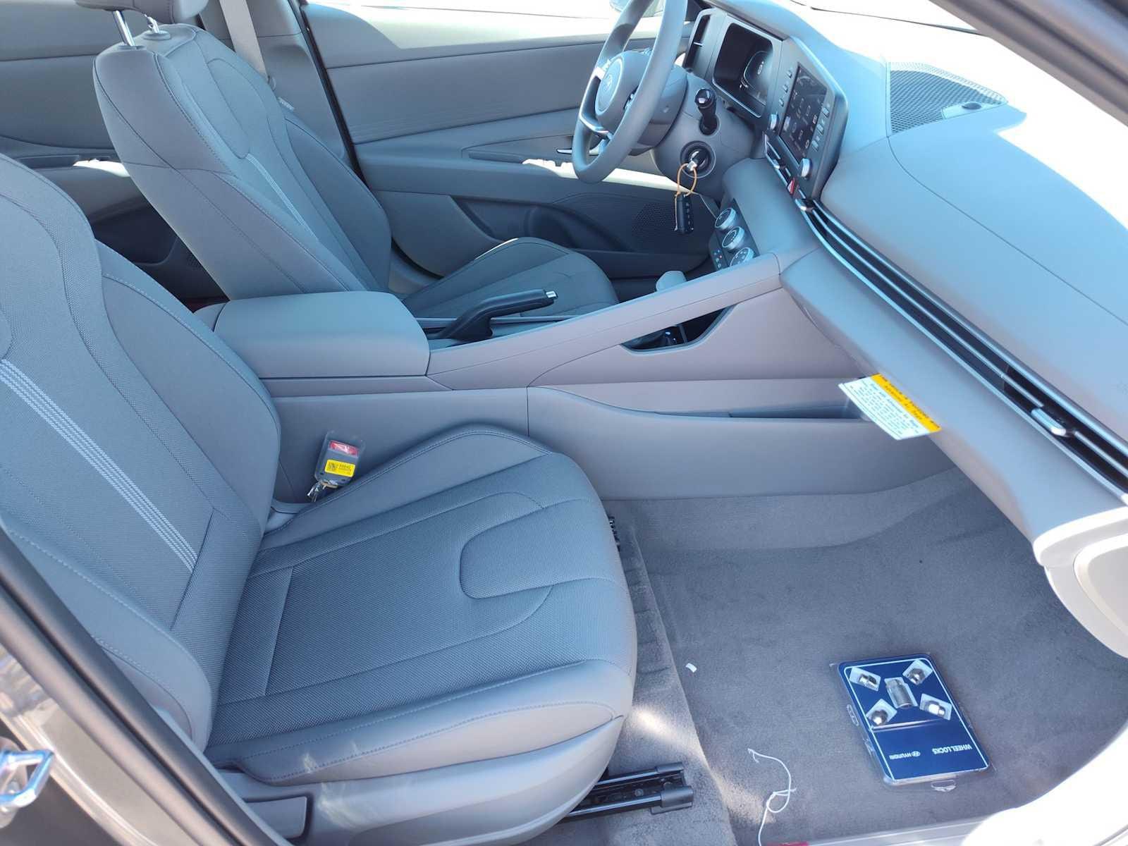 Thumbnail: 2025 Hyundai Elantra - 18