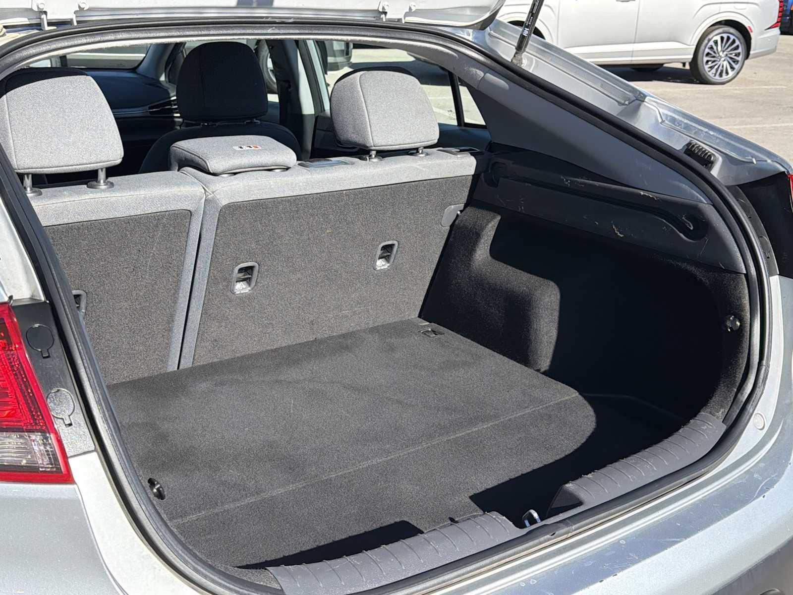 Thumbnail: 2022 Hyundai Ioniq - 25