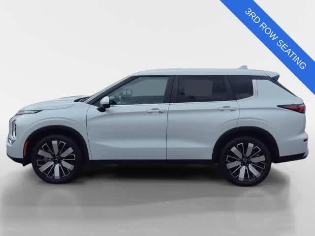 Used 2025 Mitsubishi Outlander SE SUV