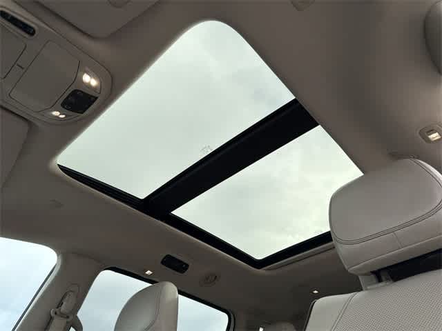 Thumbnail: 2017 Chrysler Pacifica - 17