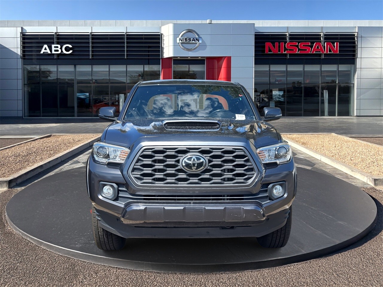 2021 Toyota Tacoma TRD Sport photo 2