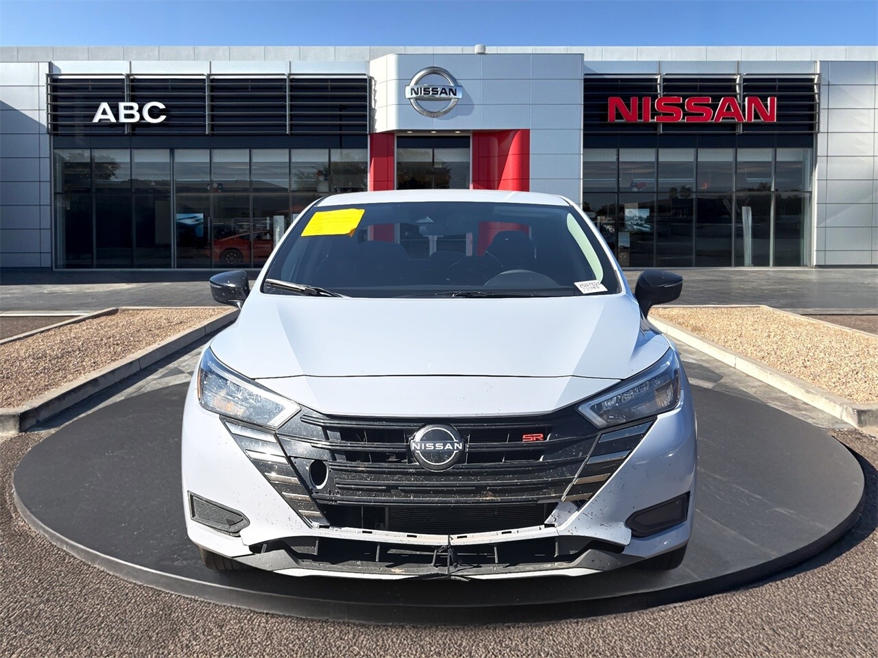 2023 Nissan Versa 1.6 SR Sedan photo 2