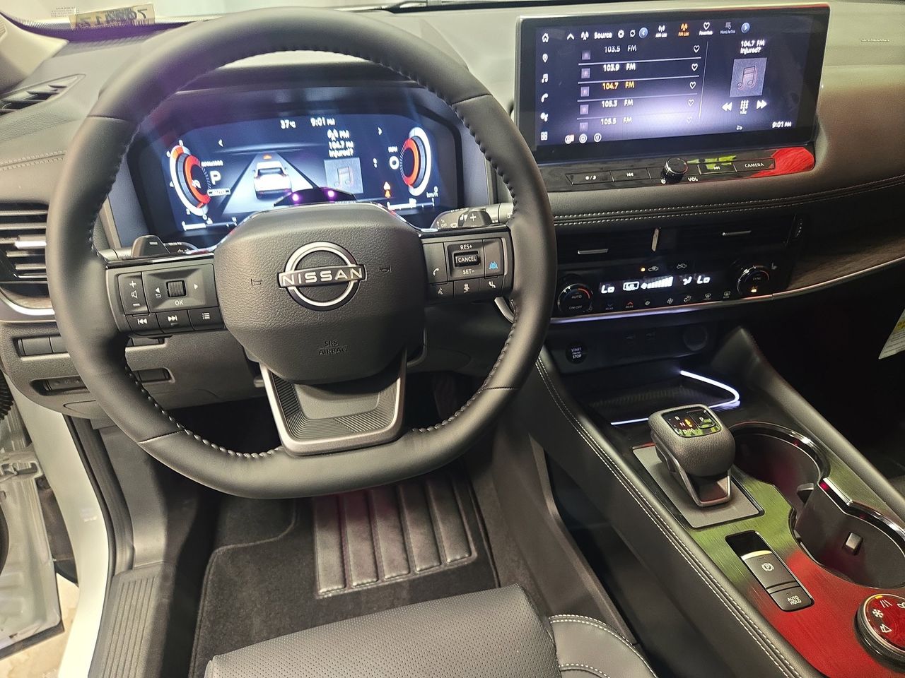 2025 Nissan Rogue Platinum - Photo 16