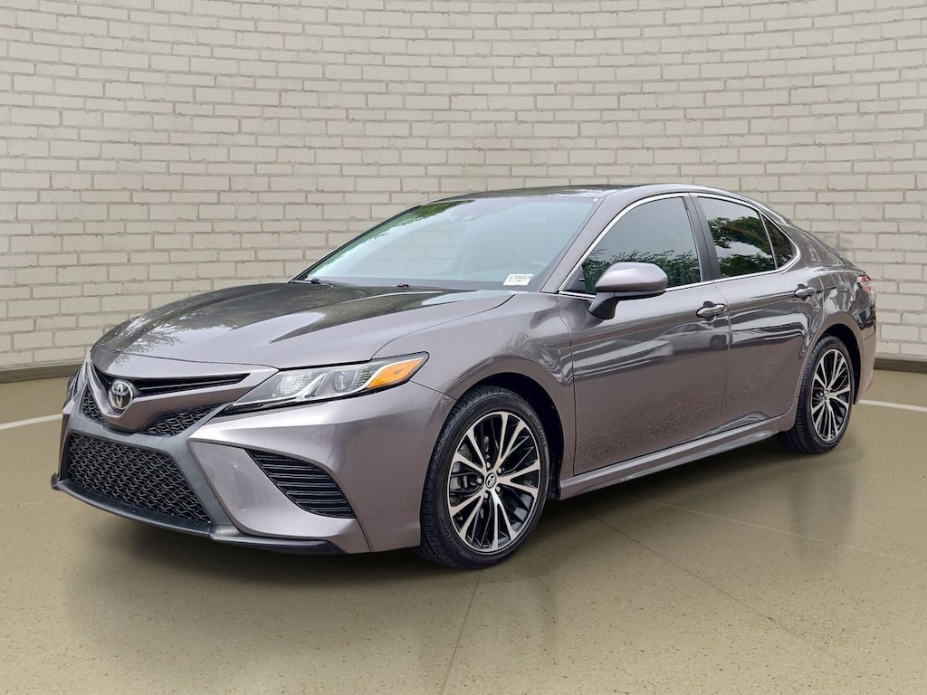 Used 2020 Toyota Camry SE Sedan