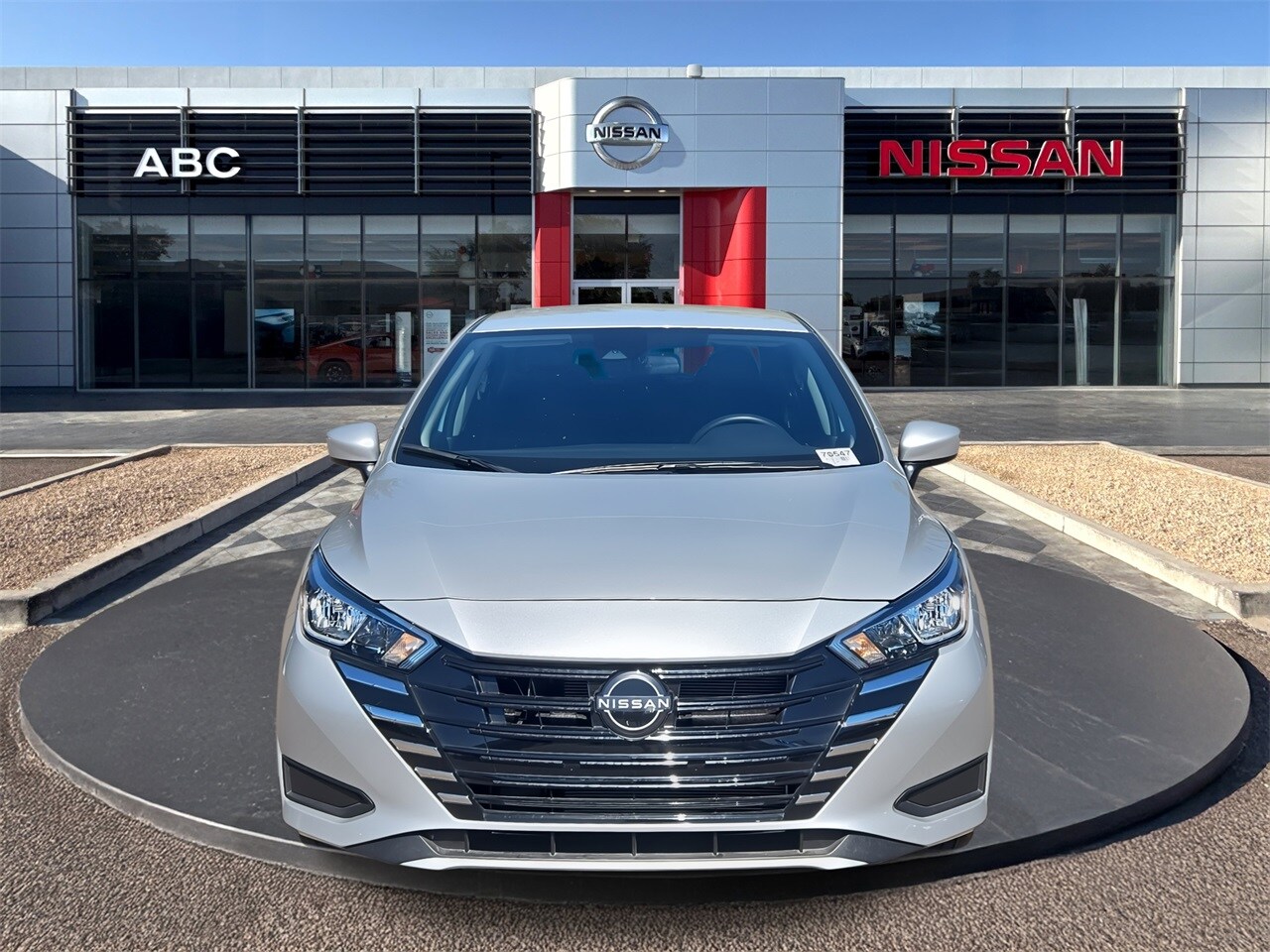 2024 Nissan Versa 1.6 SV Sedan photo 2