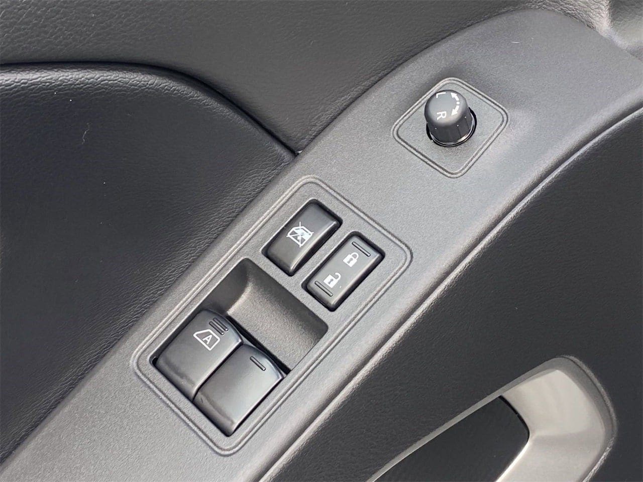 2025 Nissan Frontier SV - Photo 21