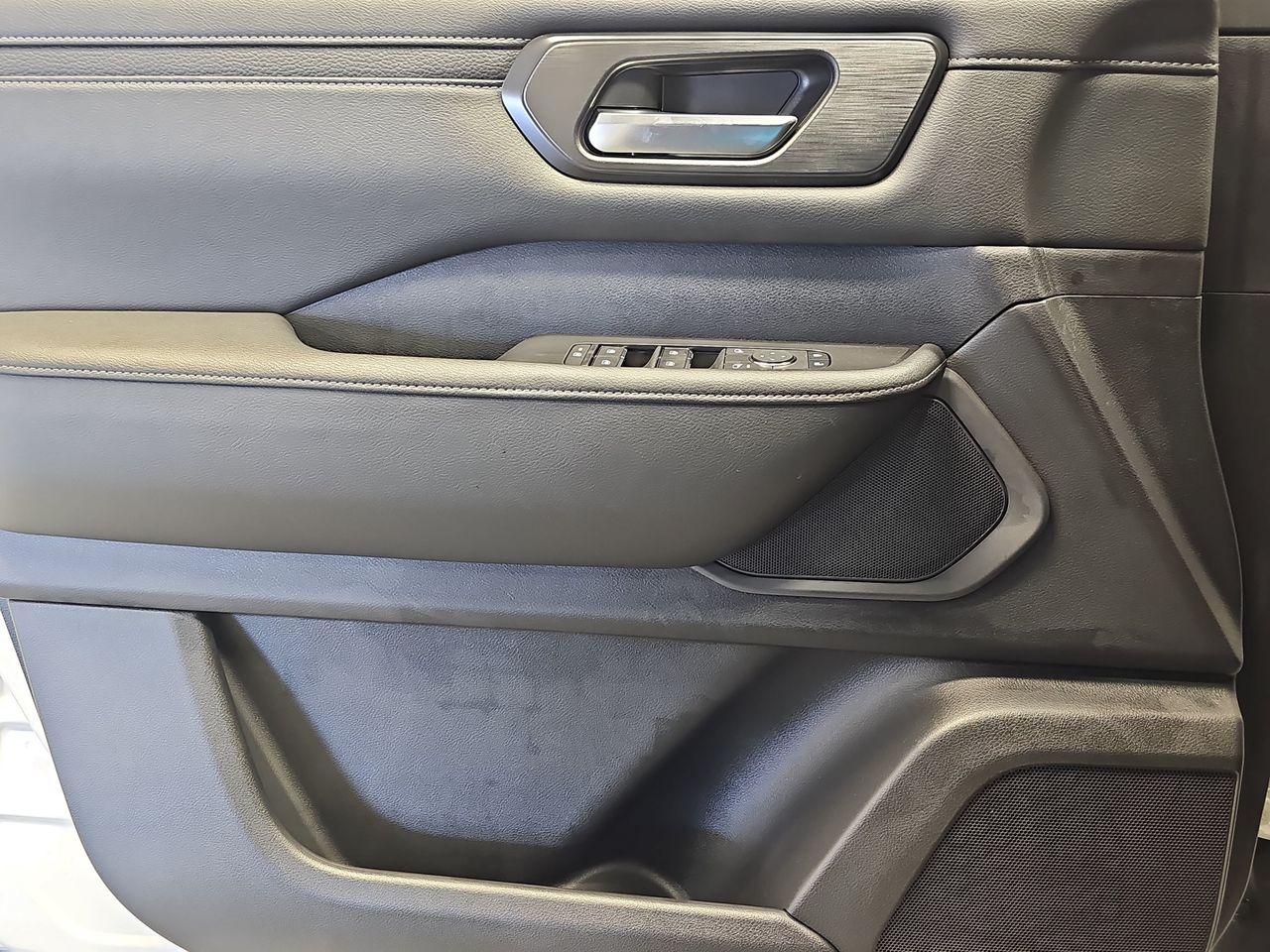 2025 Nissan Armada SV - Photo 27
