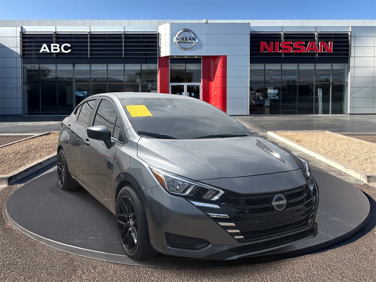 2024 Nissan Versa 1.6 S photo 3