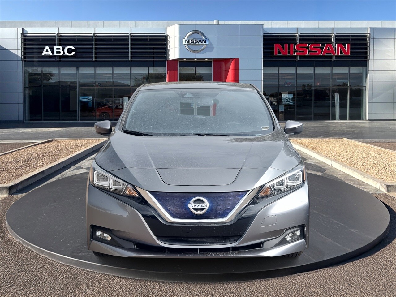 2018 Nissan Leaf SL photo 2
