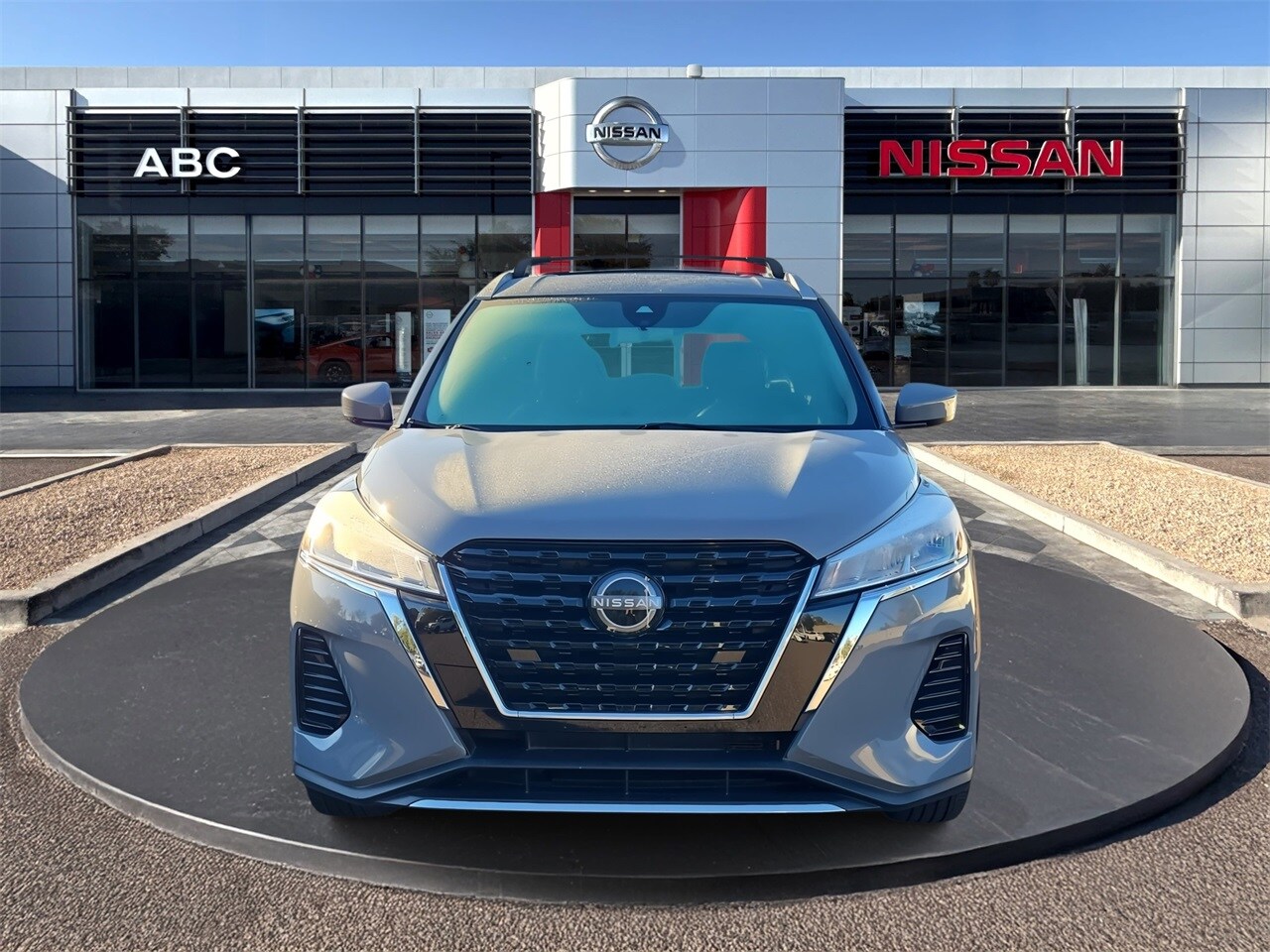 2022 Nissan Kicks SV photo 2