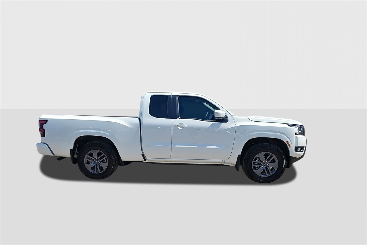 2025 Nissan Frontier SV photo 4